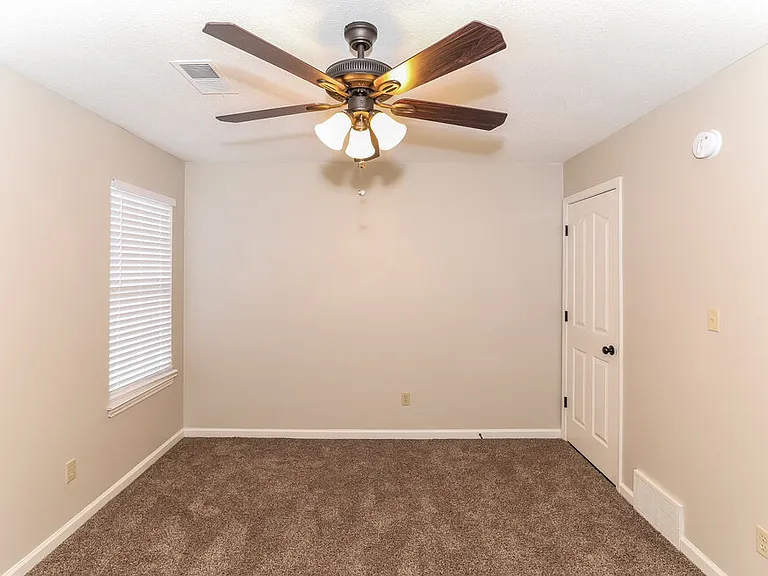 7456 Jennifer Dr — Photo 9