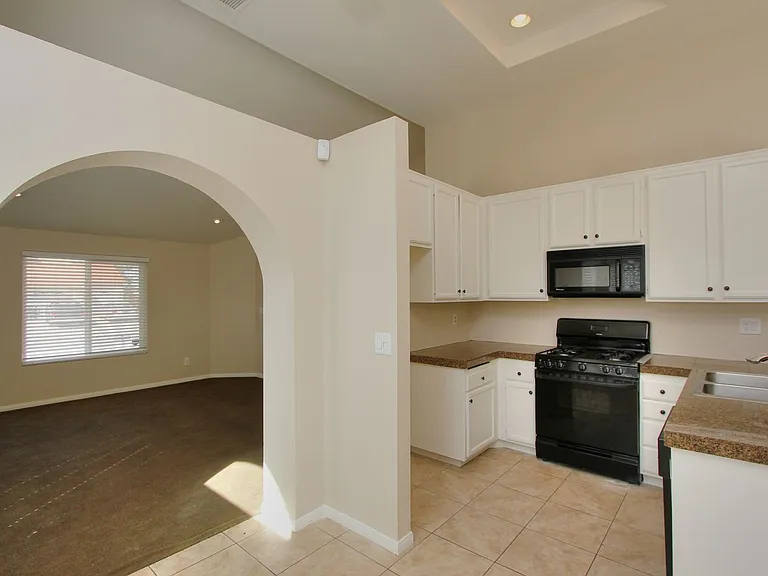 15721 Laguna Ave — Photo 9