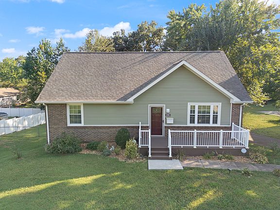 3rd image of 532 Appleton Dr