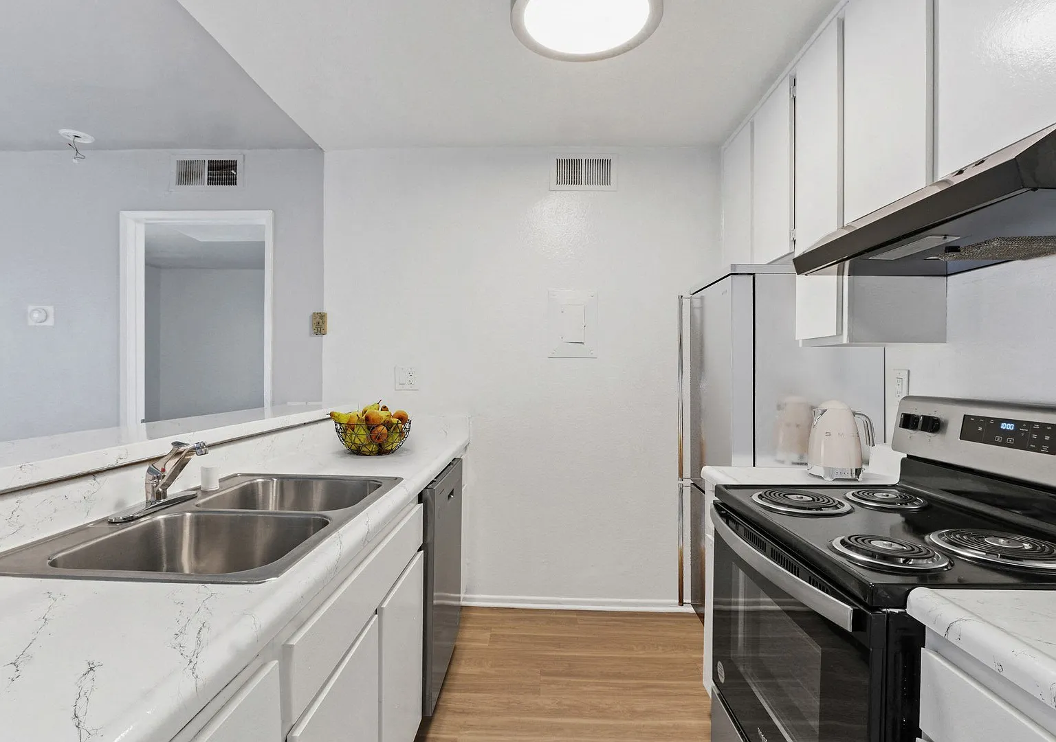 Parkwood Apartments — Photo 3