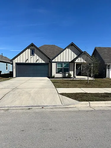 121 Sweetwater Creek Ln Photo 1