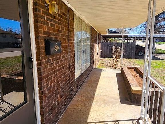 4th image of 209 W Coe Dr