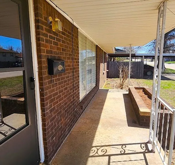 209 W Coe Dr — Photo 4