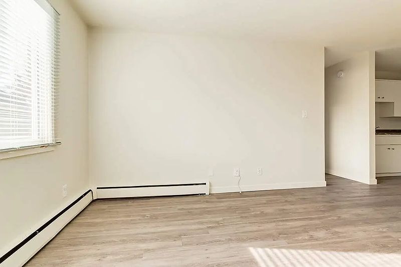 Edmonton Apartment for rent - 2 Bedrooms — photo 11