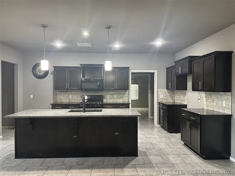7413 S Hemlock Ave — Photo 32