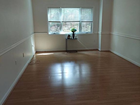 3rd image of 35 Desmoines Rd