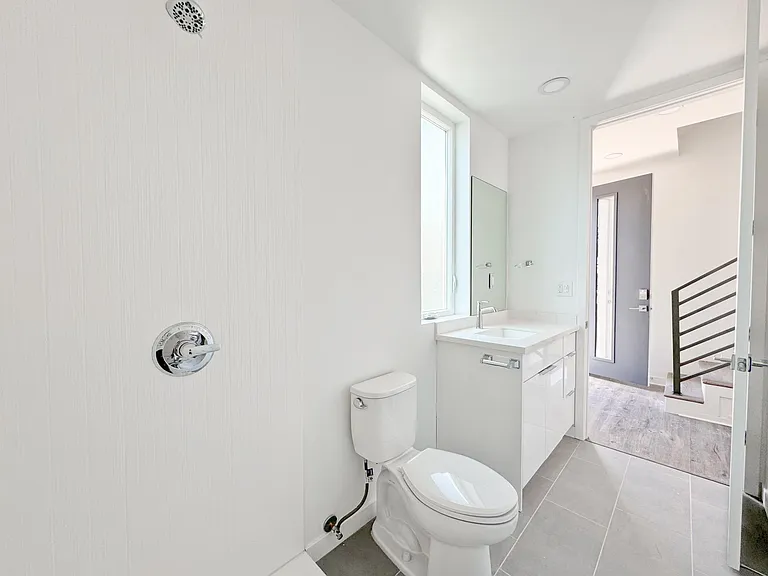1165 W 39th St — Photo 20