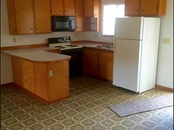 2nd image of 215 9th St #A