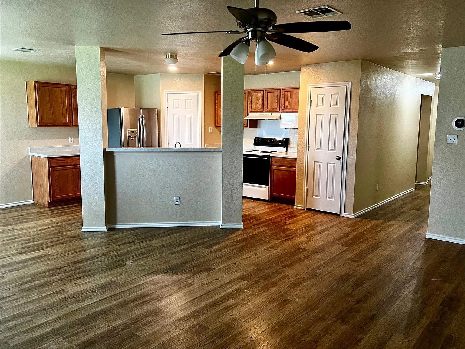 3 bed, 2.0 bath, 1398 sqft, $1,800 — Photo 4