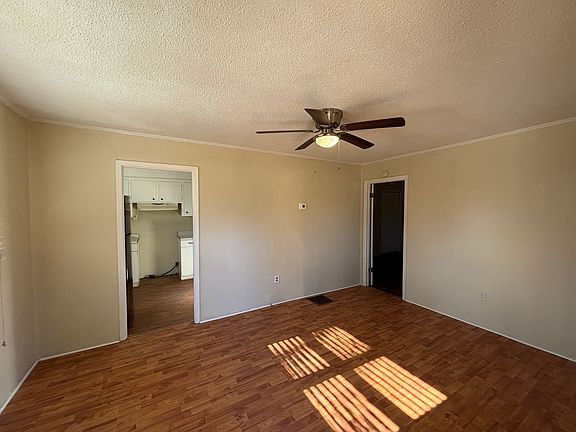 2nd image of 470 Longview Dr #B
