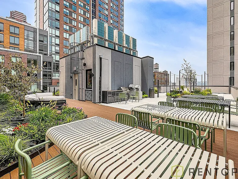 554 W 46th St #1016 — Photo 16