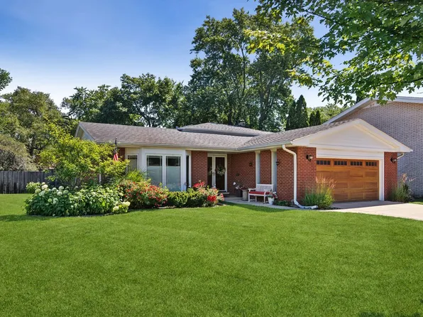 6833 N Concord Ln, Niles, IL 60714