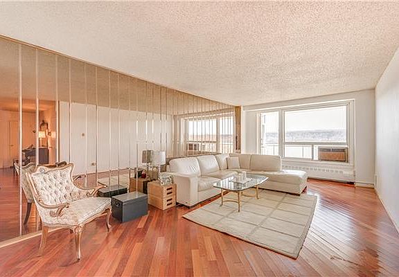 3rd image of 2575 Palisade Ave APT 5F
