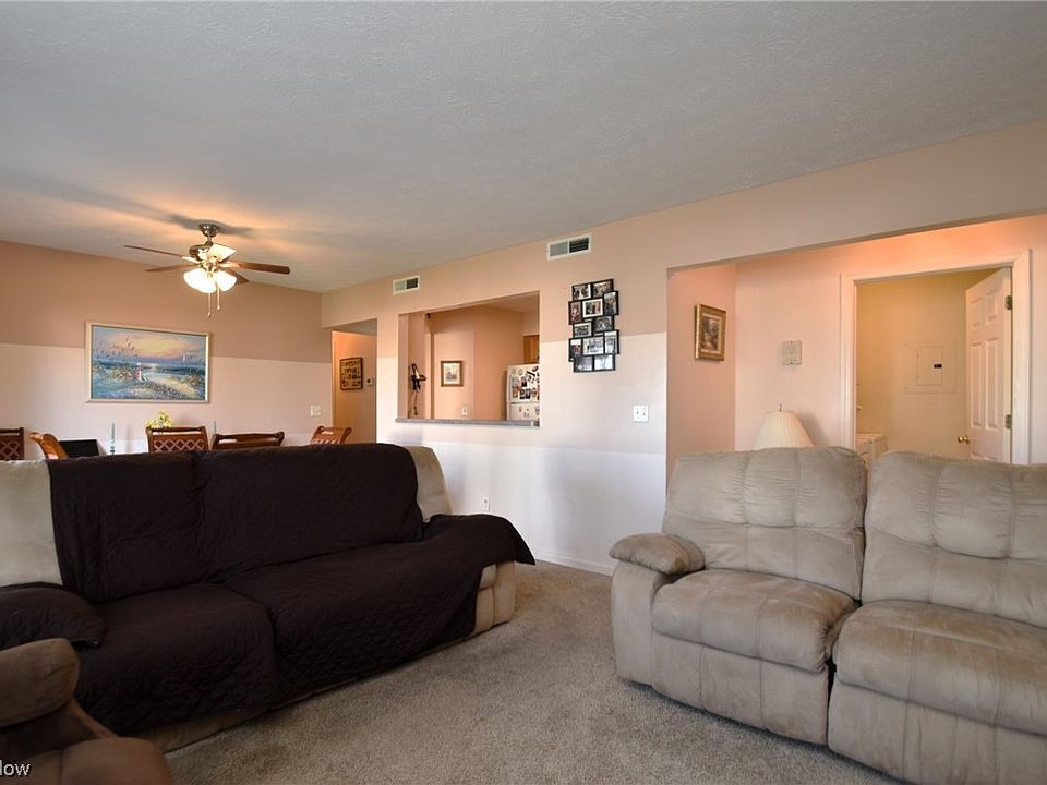 1071 Fleetwood Dr Northfield OH Zillow