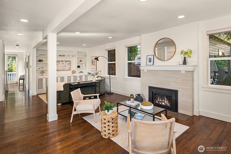 5th image of 2313 E Mercer Street