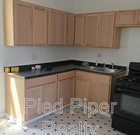 3rd image of 5621 S Elizabeth St #2