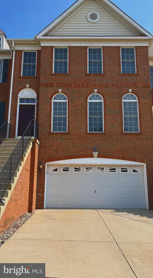 3 bed, 4.0 bath, 2749 sqft, $3,300 — Photo 1