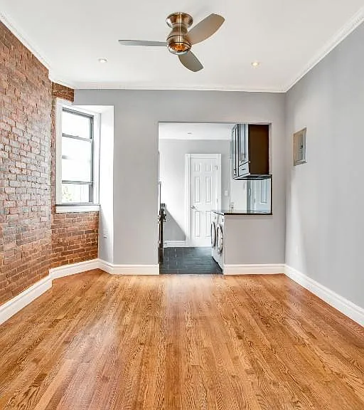 722 10th Ave #4R — Photo 4