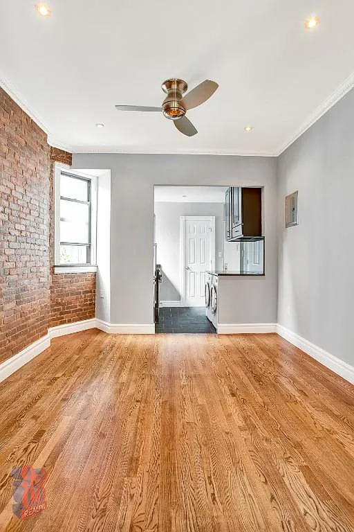 Building Photo - 724 10th Ave #4A