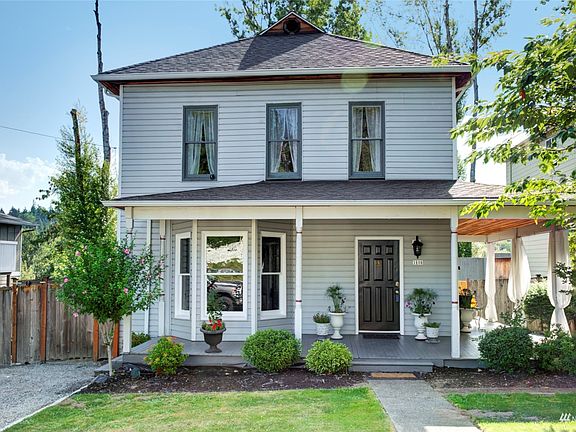 Gorgeous Victorian style home in fantastic Kennydale location>