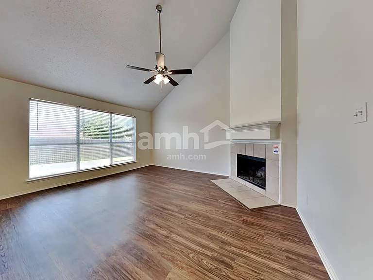 1311 Calvert Dr — Photo 5