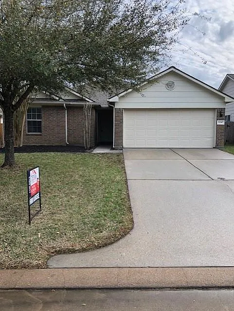 4 bed, 2.0 bath, 1765 sqft, $1,745 — Photo 2