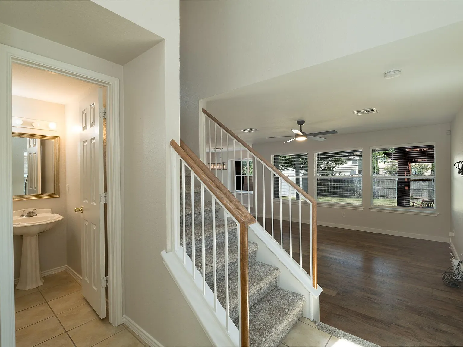 3 bed, 2.5 bath, 1710 sqft, $2,100 — Photo 4