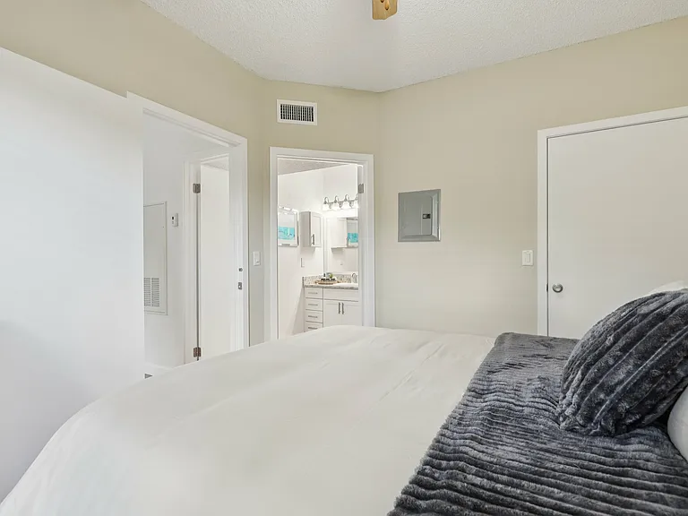 Waterford Point Apartments — Photo 7
