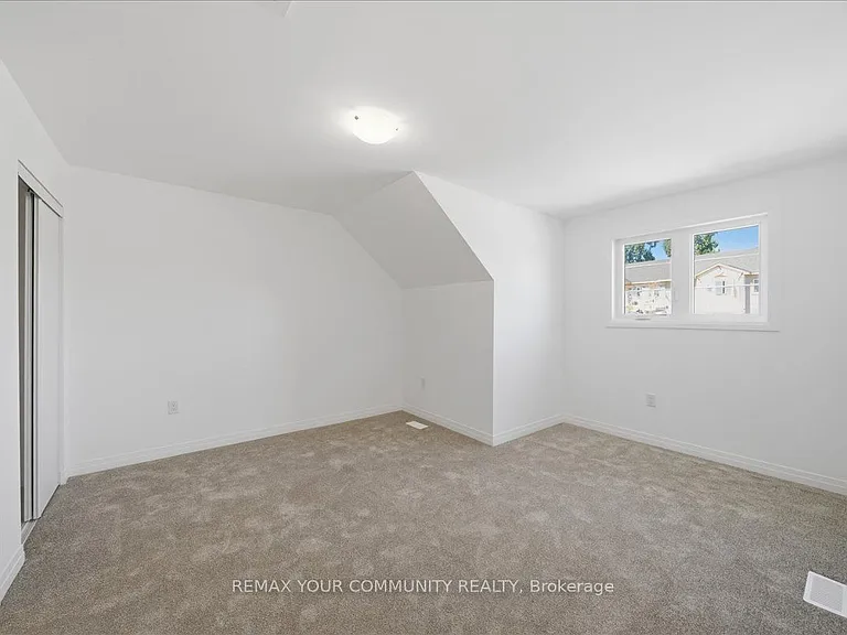 26 Flan Blvd — Photo 10