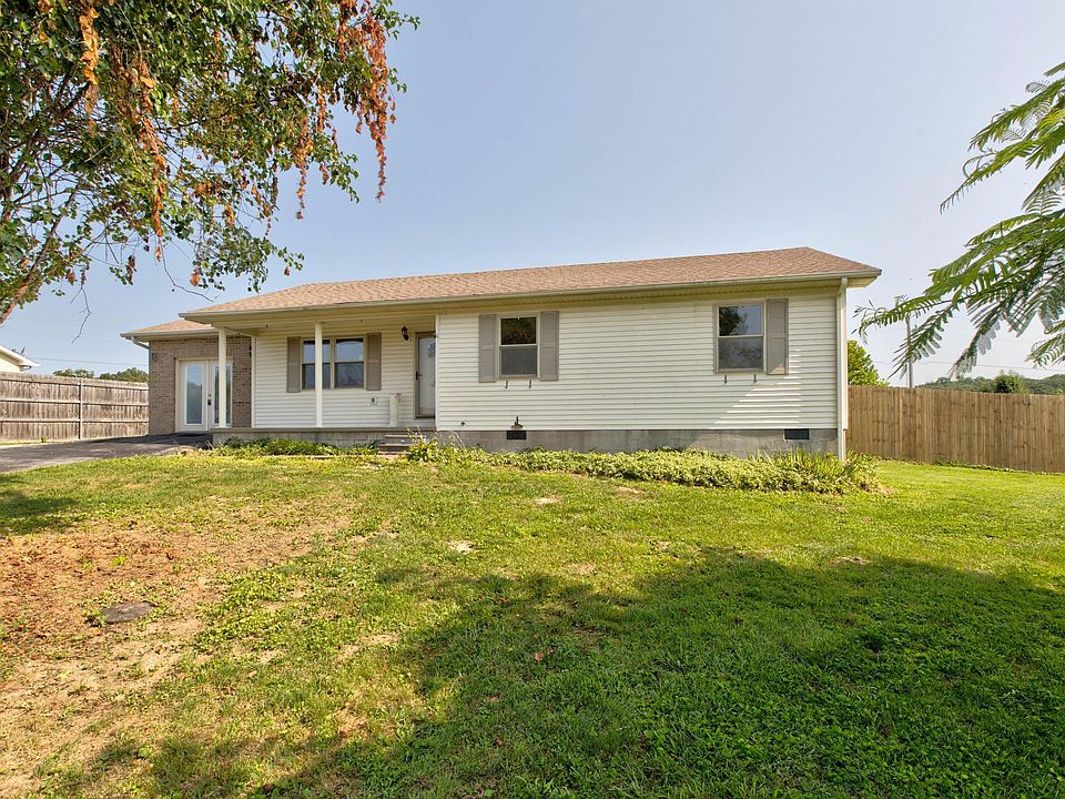 1st image of 206 Brook Dr