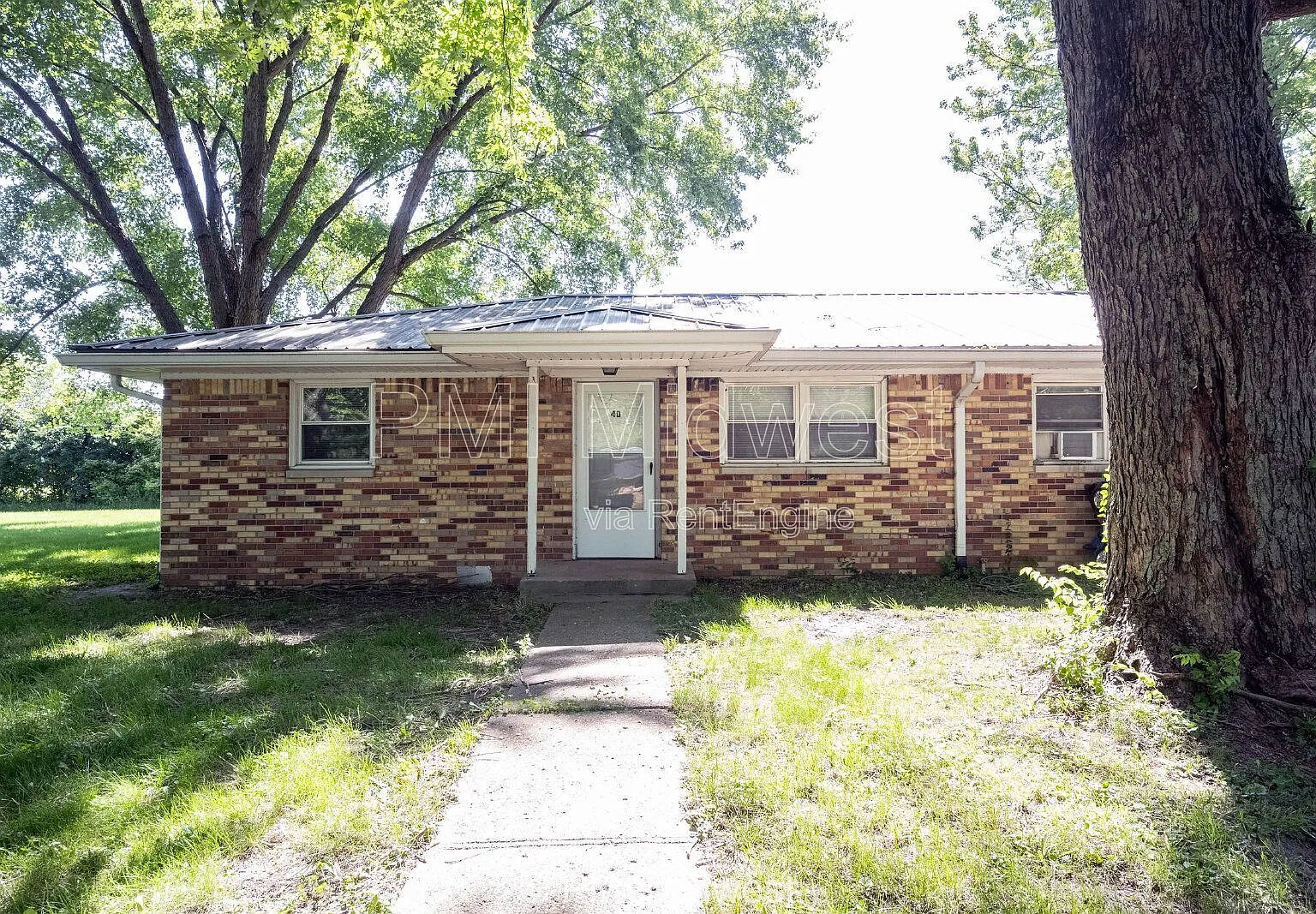 2 bed, 1.0 bath, 844 sqft, $999 — Photo 2