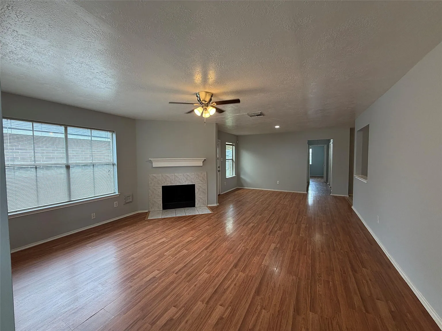 3 bed, 2.0 bath, 1341 sqft, $1,800 — Photo 3