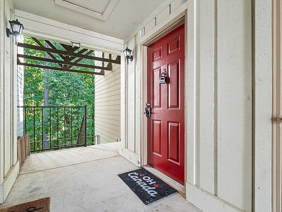 3rd image of 1008 Gables Dr