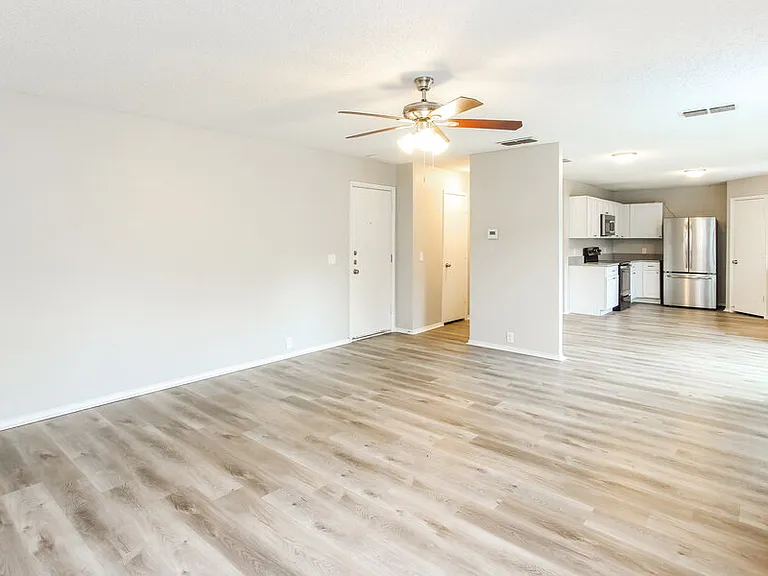 1104 Beechwood Dr — Photo 9