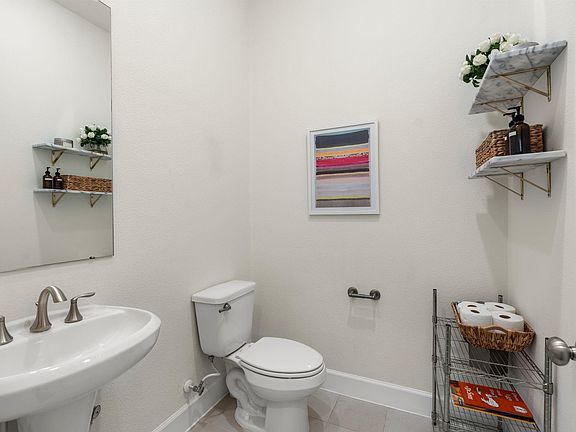5th image of 5230 Darling St