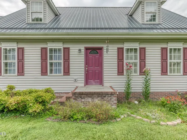 807 N Mohawk Dr, Erwin, TN 37650