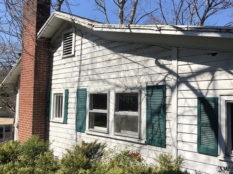 1st image of 140 S Lincoln Ave