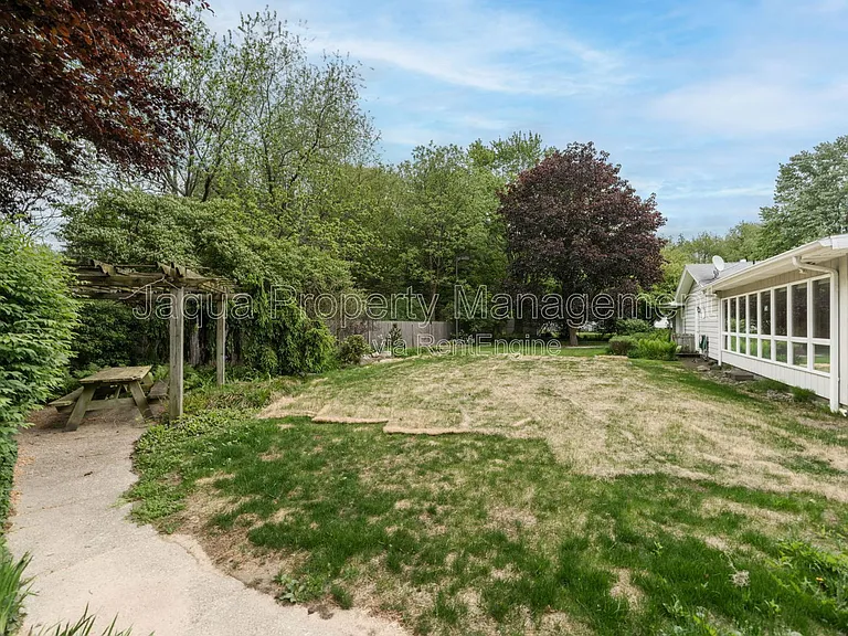 4420 Croyden Ave — Photo 27