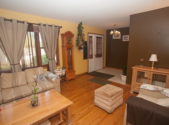 3rd image of 2099 Newport Cir
