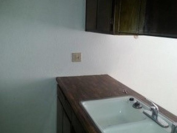4th image of 1920 Ahern St APT 27