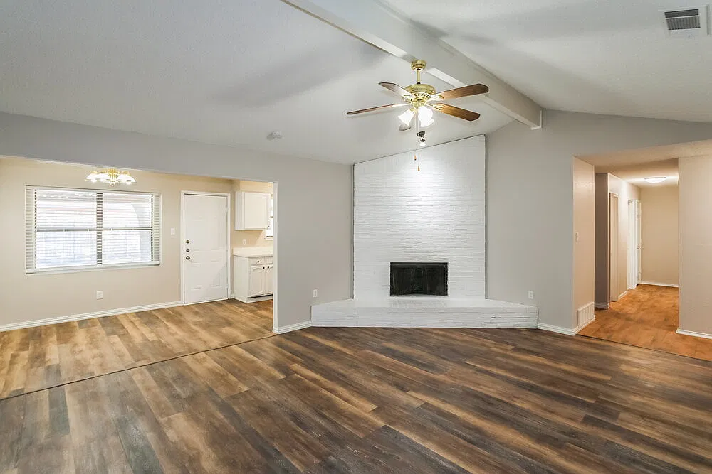 3 bed, 2.0 bath, 1509 sqft, $2,285 — Photo 3