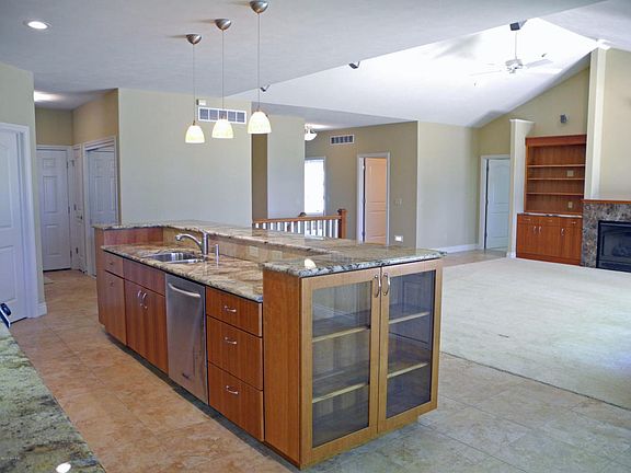 5th image of 10625 Woodlawn Ct