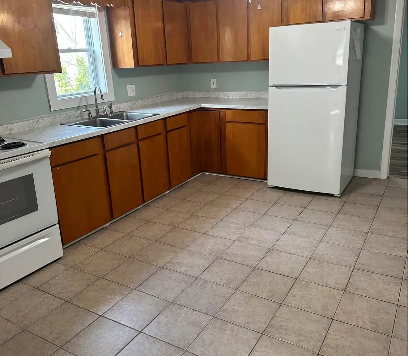 2 bed, 950 sqft, $1,900 — Photo 1