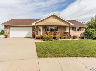 720 Pheasant Cir, Tea, SD 57064