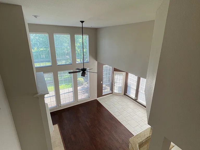 425 Waterside Dr — Photo 15