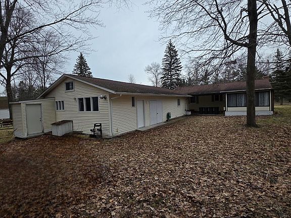 3rd image of 1851 Lakewoods Beach Rd