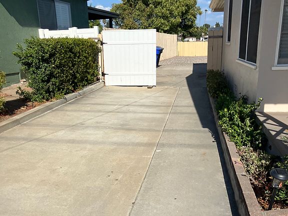 3rd image of 5865 Amarillo Ave