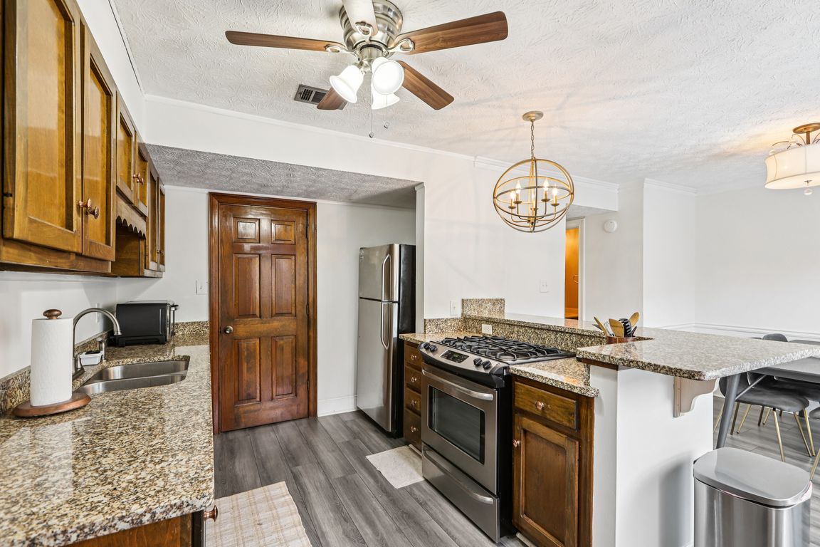 Chippendale Ln-0406-011.jpg