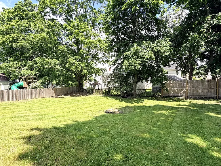 47 Laurel St #1F — Photo 16