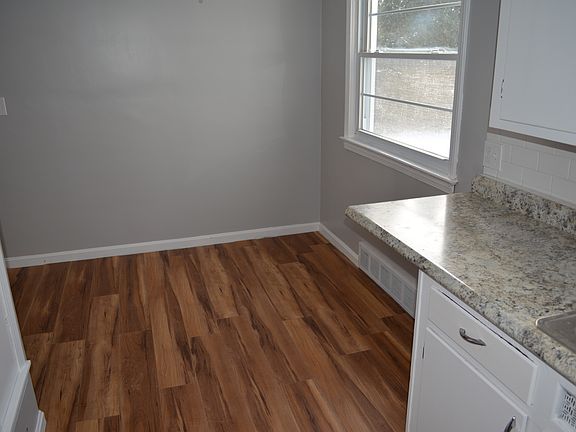 3rd image of 302 E 288th St